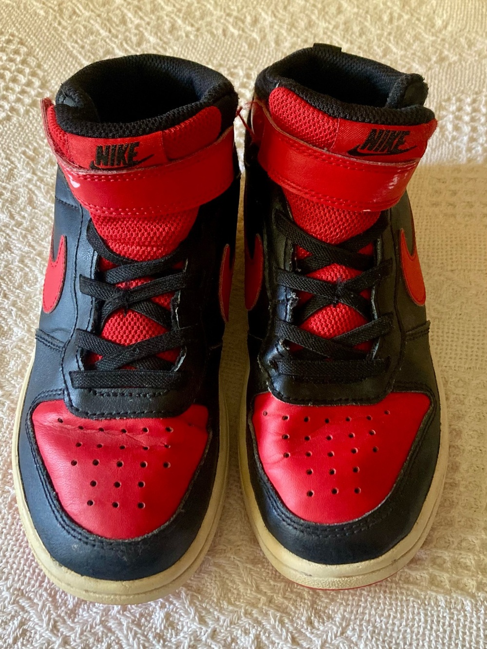 Nike Kids High-Top Sneakers in Black and Red Size 13
